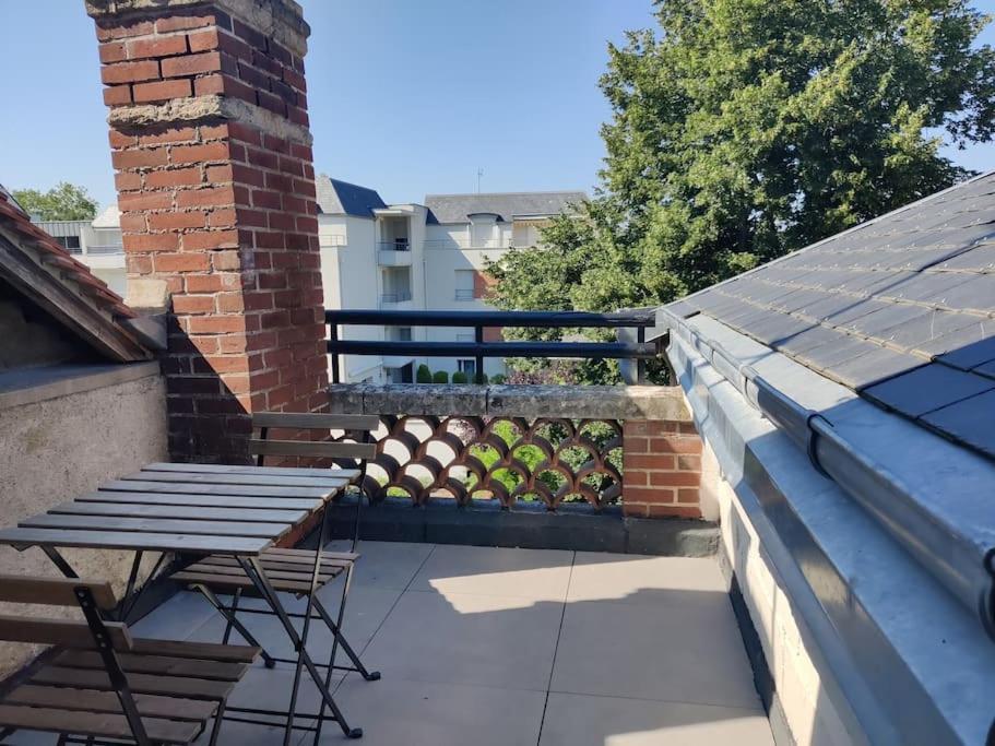 Bel Appart Renove Avec Terrasse Saint-Avertin Exterior photo
